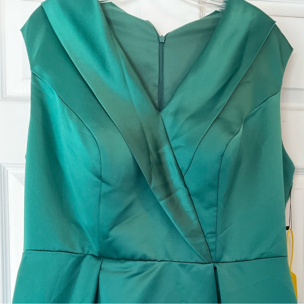 Emerald Satin Plus Maxi Dress - Picture 5 of 8